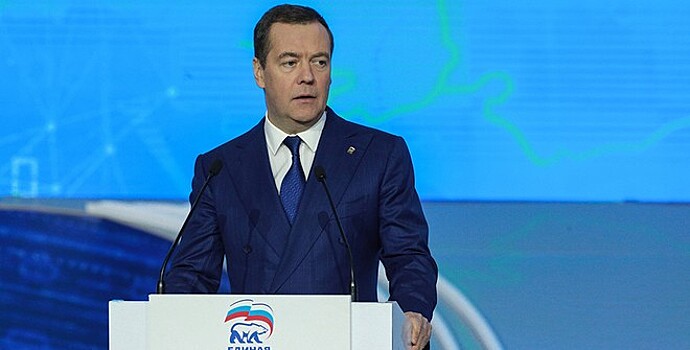 Медведев отметил стратегическое значение химической отрасли для России