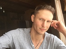 Было — стало: как актер первого российского ситкома «Клубничка» Алексей Елистратов стал поп-звездой