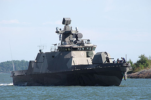 Финны забросали гранатами неизвестный подводный объект