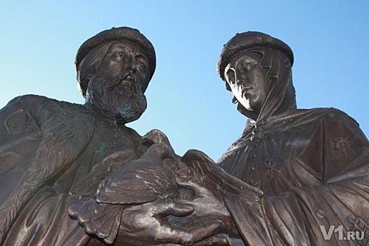 В Волгоградской области появился близнец памятника Петру и Февронии на набережной