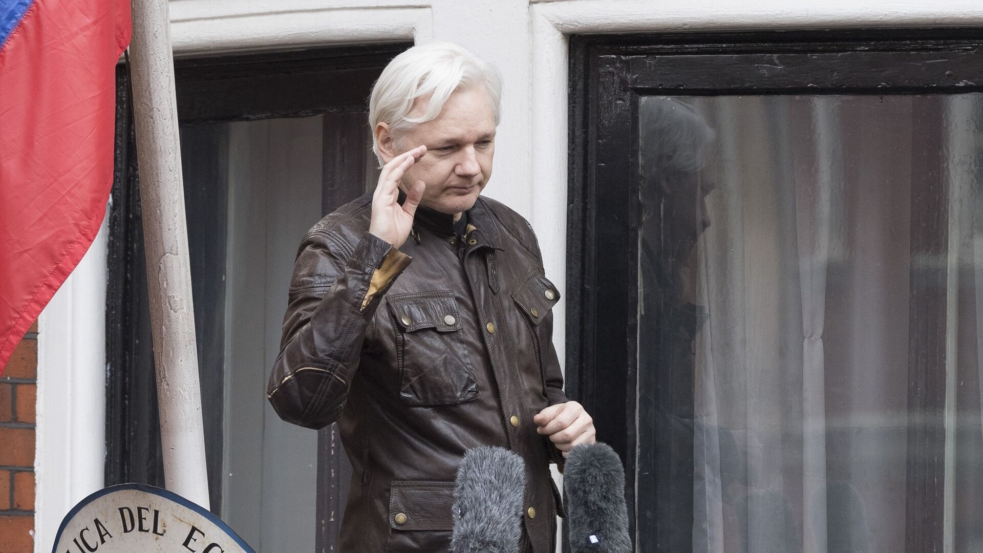 Находящийся в лондонской тюрьме основатель WikiLeaks Джулиан Ассанж начал испытывать проблемы со здоровьем
