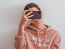 Психолог объяснила, почему люди не нравятся себе на фотографиях