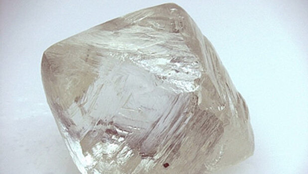 Крупнейший в мире алмаз выставят на аукционе в Лондоне