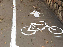 Велодорожку со столбами и кочками в новосибирской мэрии назвали экспериментом