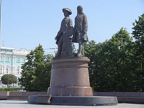 «Думаю, это уже конец». Суд поставил точку в споре о фото памятника Татищеву и де Геннину