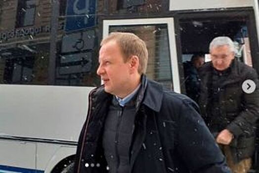 Виктор Томенко решил проехаться по городу, чтобы посмотреть, как убирают сн