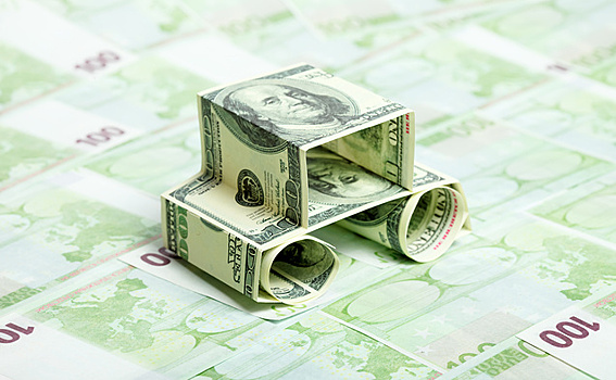 Шоссе в США засыпало долларами
