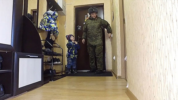 В Санкт-Петербурге торжественно вручили ключи от квартиры 300-тысячному участнику военной ипотеки