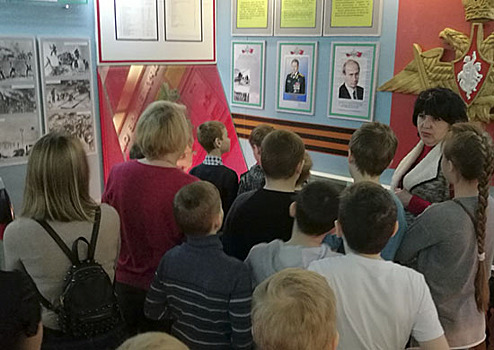 Юнармейцы из Алтайского края посетили музей Боевой славы соединения ЦВО в Алейске