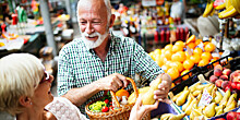 Почему пожилым опасно есть много фруктов, рассказала диетолог