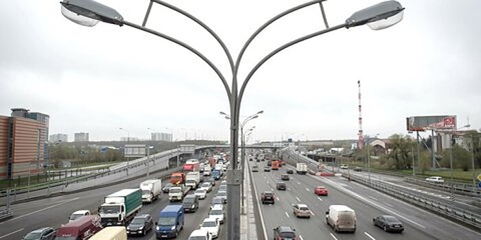 Дептранс: Ежедневный поток автомобилей на дорогах между столицей и Подмосковьем вырос до 2,5 млн машин