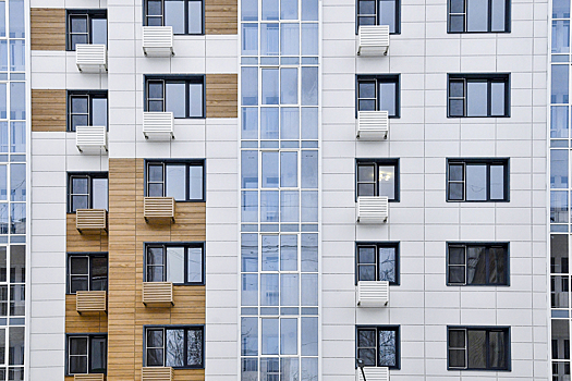 Около 430 человек начинают переезд в новые квартиры по реновации в доме на Кронштадском бульваре
