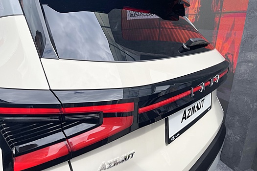 Багажник кроссовера Lada Azimut огромный, но станет еще больше