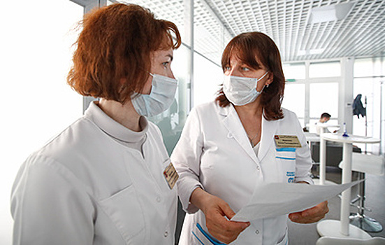 Медикам могут назначить надбавку в 50% от зарплаты за наставничество