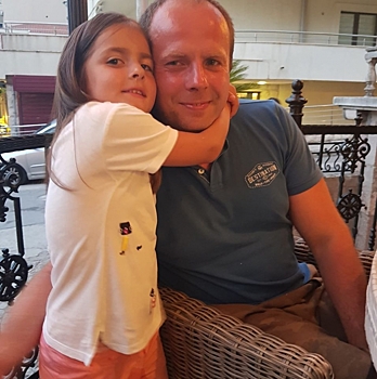 За что Будапешт высылает россиянина с больной лейкемией дочерью?