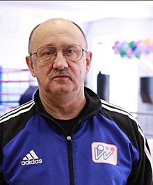 Спортивный скандал в Челябинске: заслуженного тренера РФ по боксу отправляют работать водителем автобуса