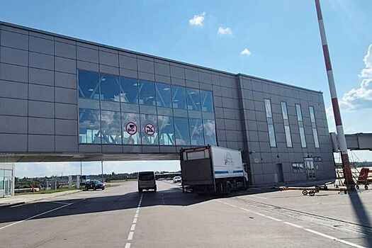 Спецфура поставщика бортового питания въехала в терминал Пулково