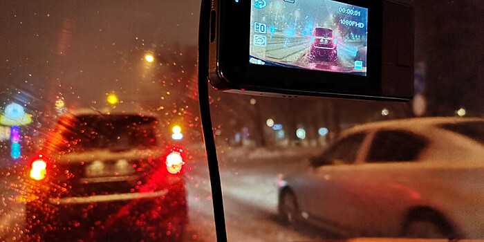 Как самостоятельно сделать видеорегистратор: потребуется только смартфон и резинки для денег