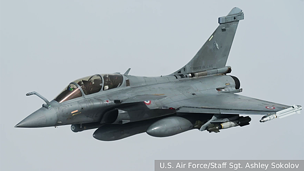 Зеленский вооружает ВСУ бумажными самолетиками