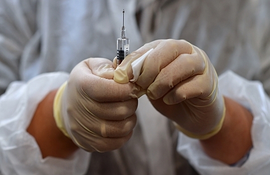 В РФ полную вакцинацию от COVID прошли 76,7 млн человек