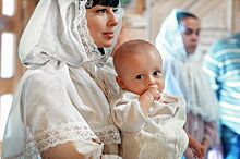 «Мой ангелочек»: звезда «Дома-2» Нелли Ермолаева впервые показала лицо сына на фото с крестин