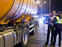 Грузовик с топливом вылетел с дороги под Ставрополем