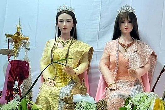 Неизвестные устроили ритуал с секс-куклами возле буддийского храма