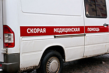 Во Владивостоке пассажирка на ходу выпала из автобуса