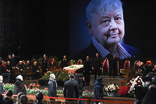 Безруков о смерти Табакова: «Теперь все его ученики осиротели»