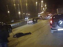 Уральский Рэмбо: екатеринбуржец выдержал наезд двух иномарок