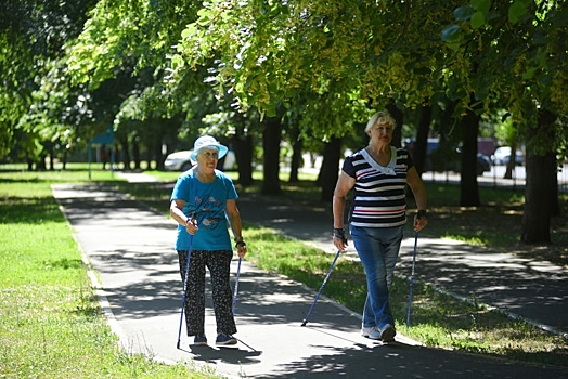 Жители городского округа посетили Парк долголетия