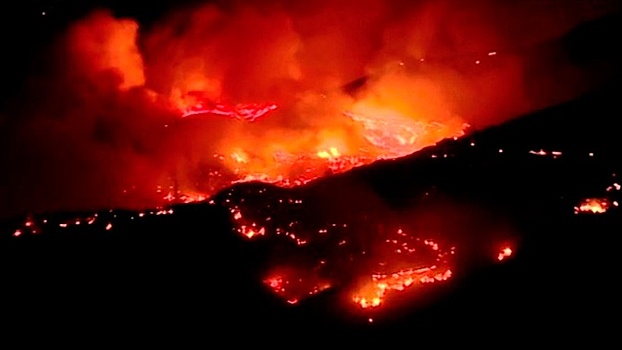 Пожарные не могут взять под контроль пожар на Гран-Канарии