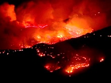 Пожарные не могут взять под контроль пожар на Гран-Канарии