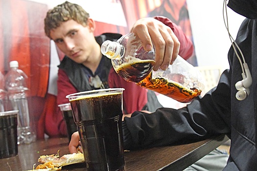 Госдума одобрила законопроект о "наливайках". Что изменится в работе псевдокафе