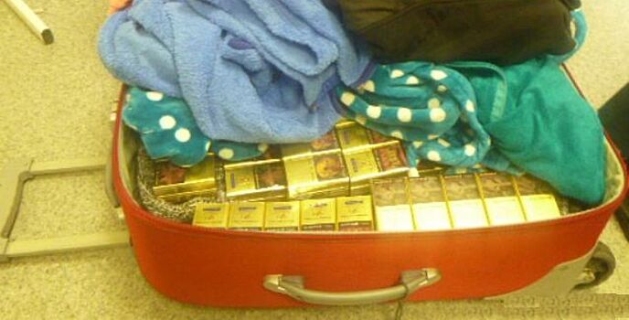 В Новошахтинске таможенники обнаружили в автомобиле тайник с 50 тыс. сигарет