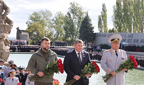 Андрей Бочаров, Александр Кравченко и Денис Пушилин почтили память защитников Отечества