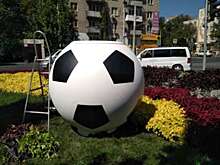 На западе Волгограда появятся цветочницы в виде футбольных мячей