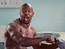 Черная кожа «увеличила» мужчин на фотографиях