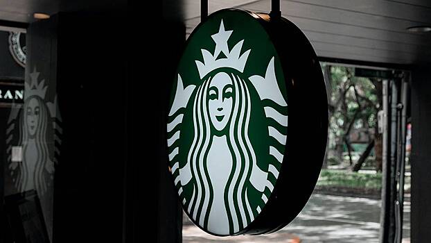 Уволенная за Starbucks в эфире турецкая ведущая извинилась за случившееся