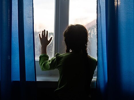 Мать заперла 11-летнюю дочь дома на 1,5 года на Сахалине