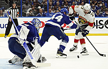 Шатаут Василевского помог "Тампе" обыграть "Флориду" и выйти в полуфинал плей-офф НХЛ