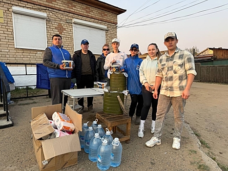 Добровольцев кормили по четыре раза в день: волонтеры и пожарные, занятые тушением в Смоленке и её окрестностях, получали горячее питание