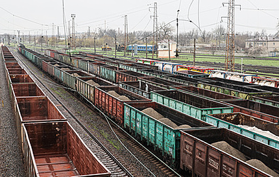 Грузовые ж/д тарифы в России за 1,5 года выросли почти на 19%