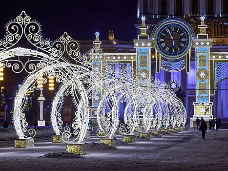 Ели, сказки о драконах и тысячи световых украшений: Москву нарядили к Новому году