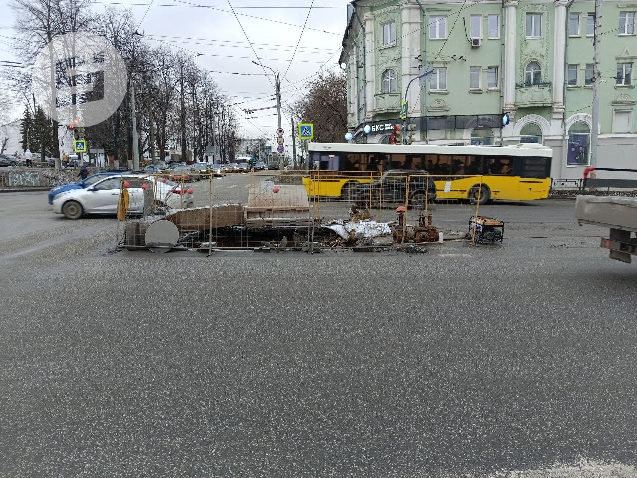 Работы по ремонту водопровода на улице Удмуртской в Ижевске завершатся до середины декабря