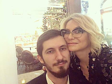 Эвелина Хромченко уверена, что 22-летнему сыну еще рано жениться