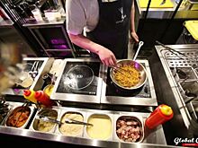 Поварам в Челябинской области предлагают самую низкую в УрФО зарплату