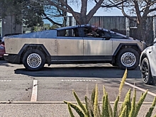 Электрический пикап Tesla Cybertruck сфотографировали со штампованными колёсами