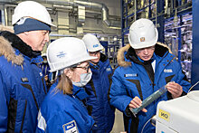 Омский губернатор открыл центр катализаторов нефтепереработки "Газпром нефти"