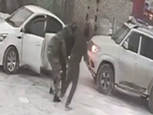 Пятеро неизвестные в масках похитили человека в российском городе